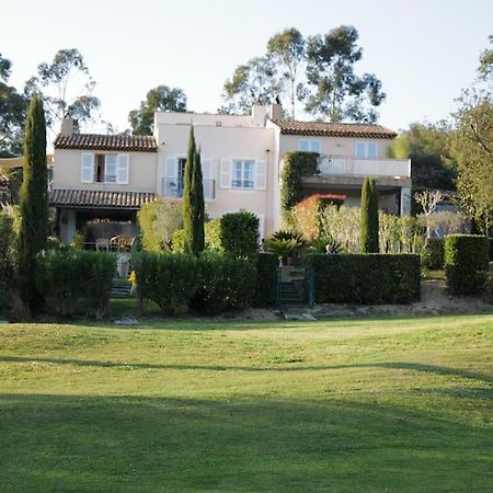 Charmantes Haus Im Golf Club Saint Tropez Exterior photo