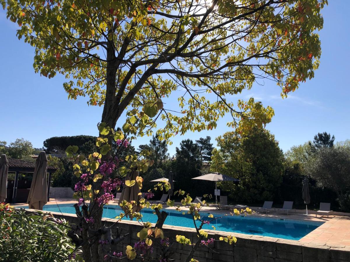 Charmantes Haus Im Golf Club Saint Tropez Exterior photo