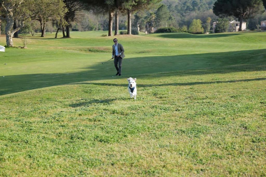 Charmantes Haus Im Golf Club Saint Tropez Exterior photo