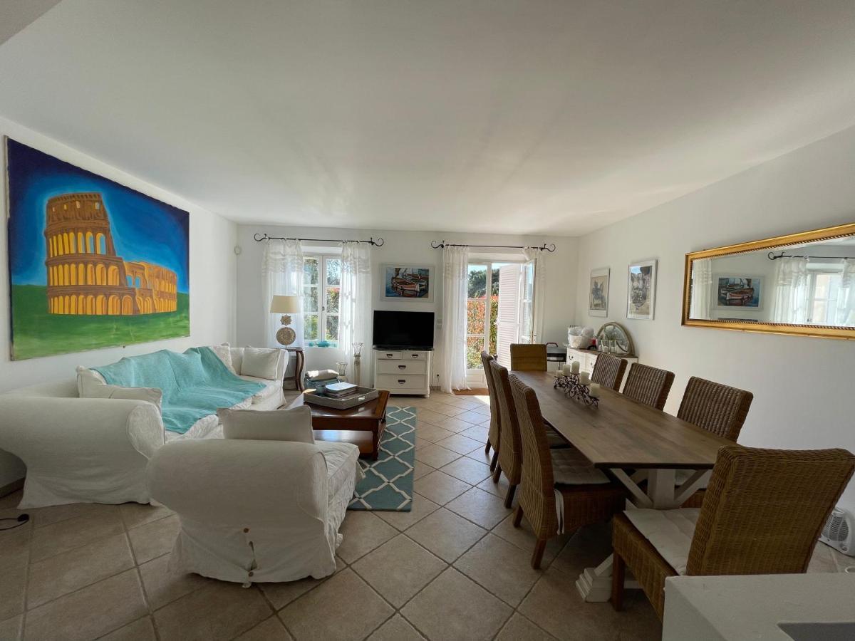 Charmantes Haus Im Golf Club Saint Tropez Exterior photo