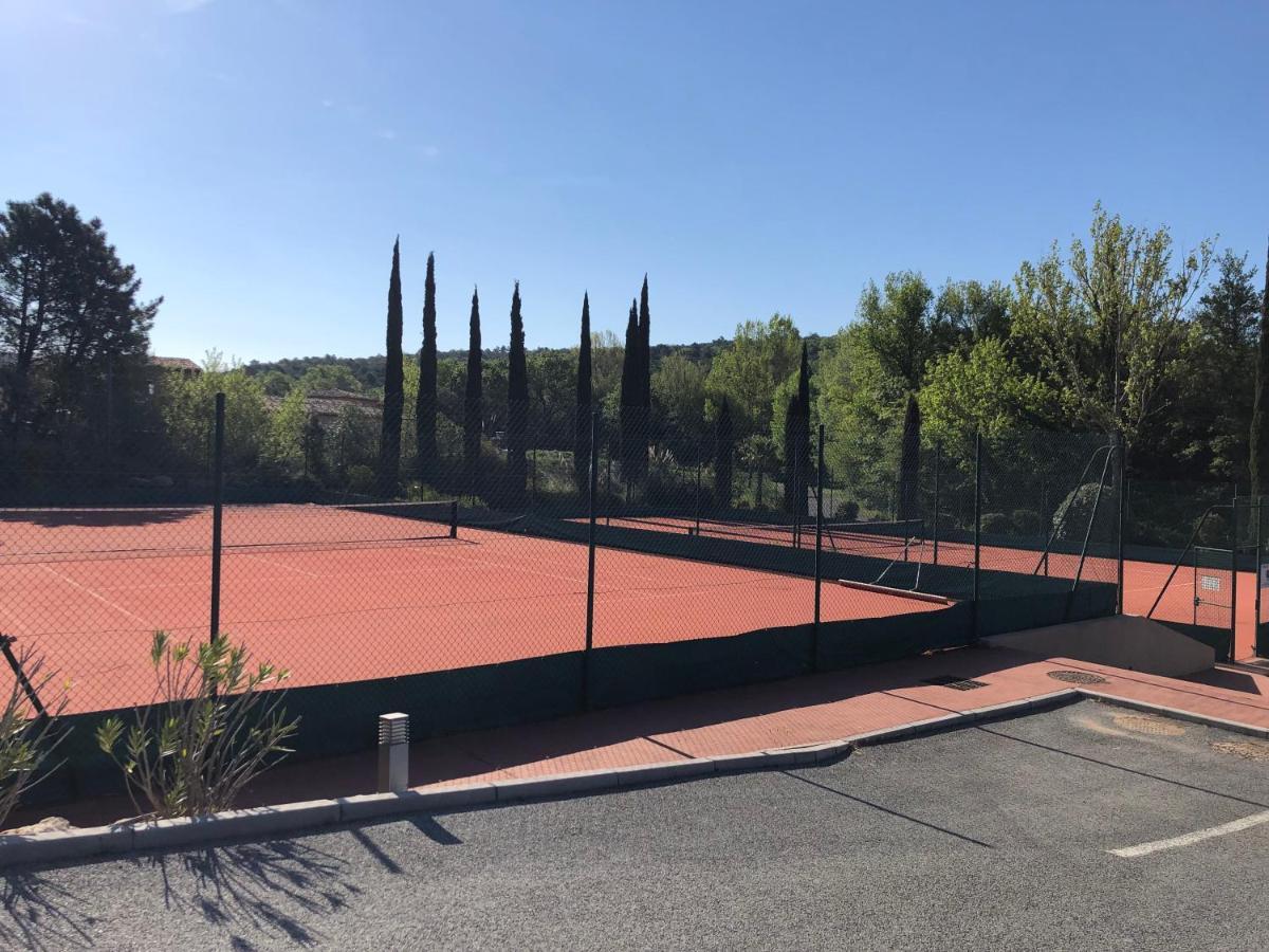 Charmantes Haus Im Golf Club Saint Tropez Exterior photo