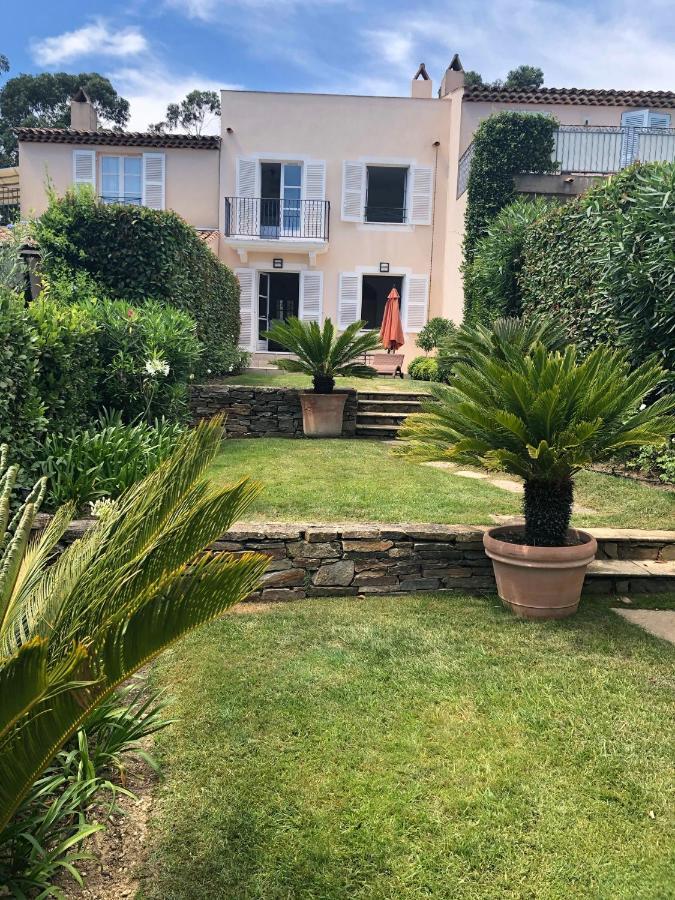 Charmantes Haus Im Golf Club Saint Tropez Exterior photo
