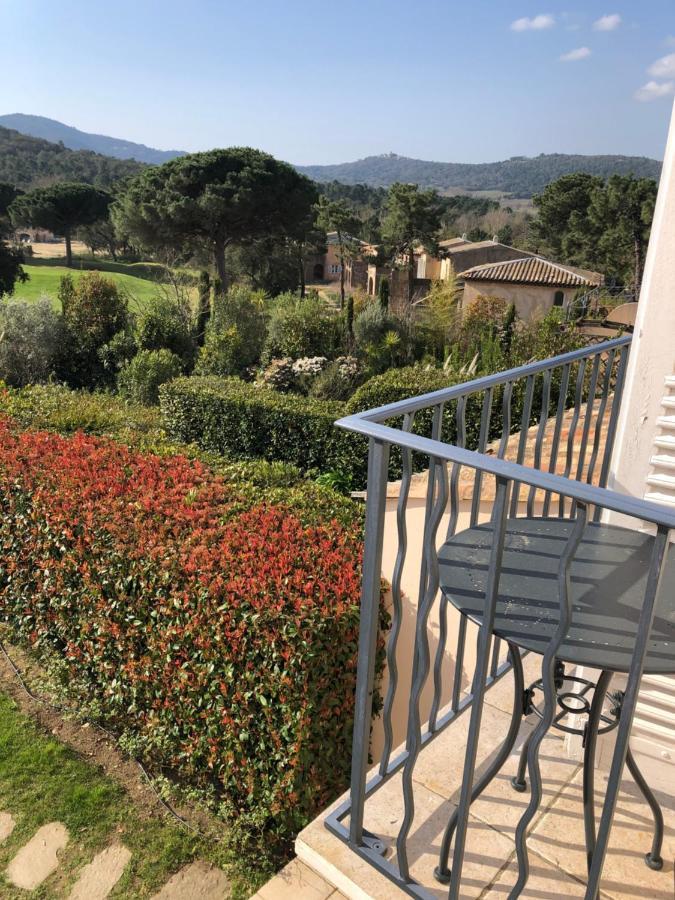 Charmantes Haus Im Golf Club Saint Tropez Exterior photo