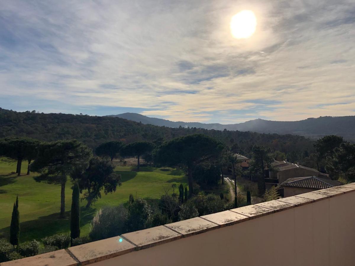 Charmantes Haus Im Golf Club Saint Tropez Exterior photo