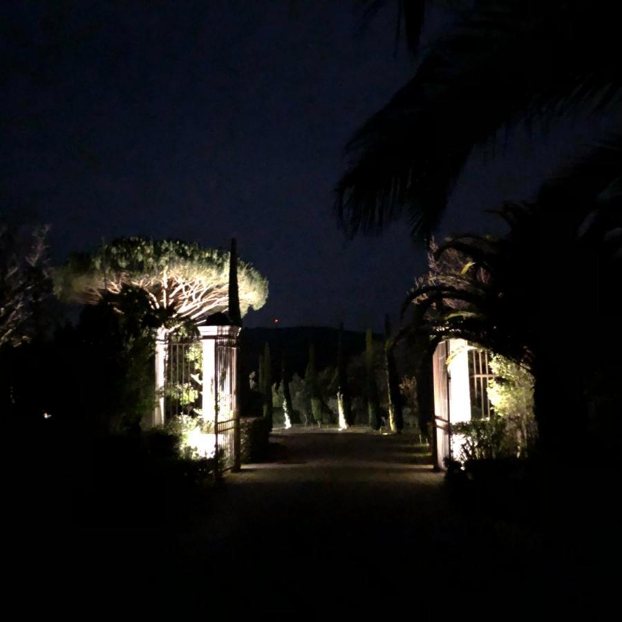 Charmantes Haus Im Golf Club Saint Tropez Exterior photo