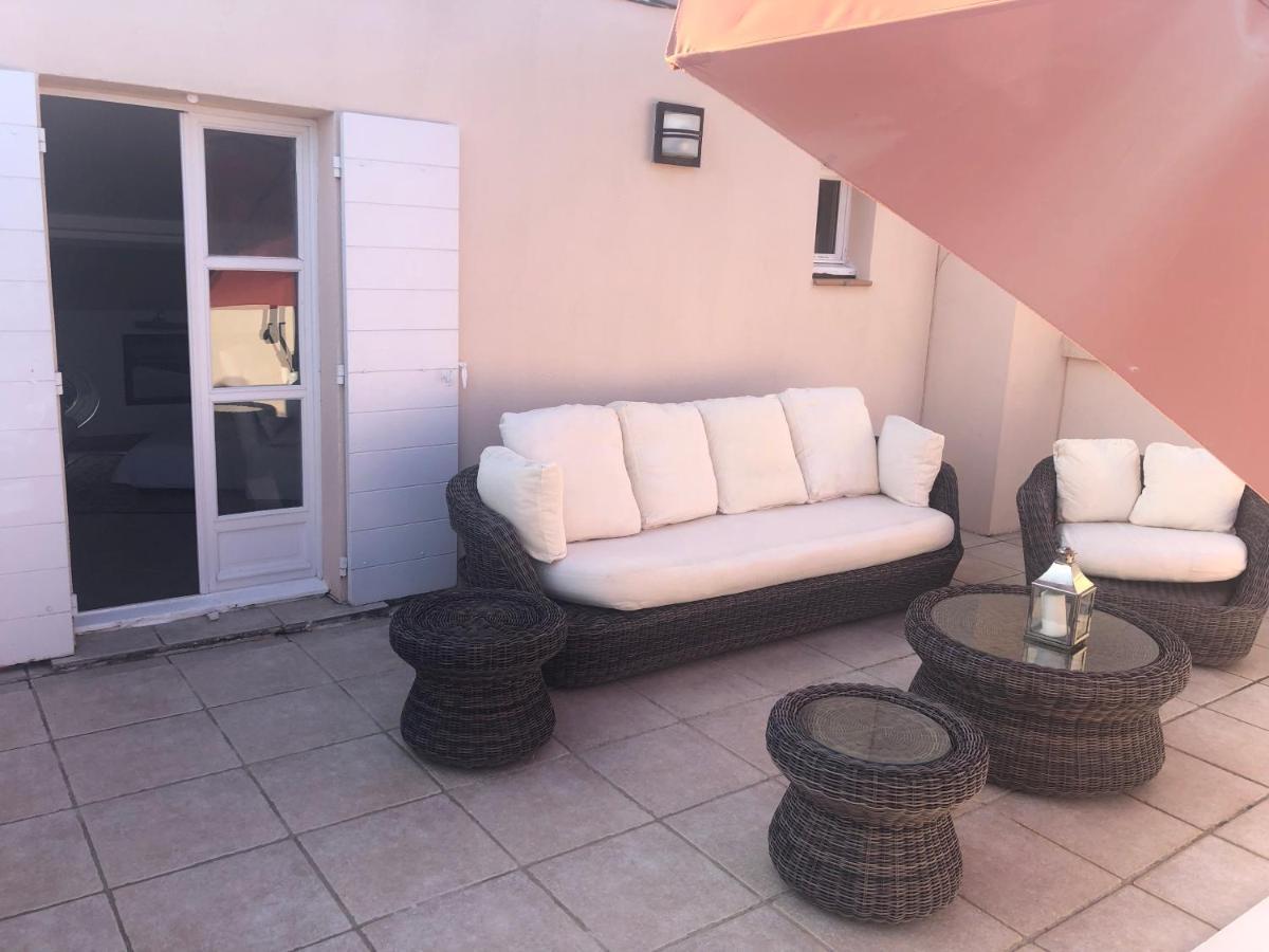 Charmantes Haus Im Golf Club Saint Tropez Exterior photo